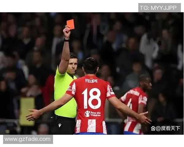 探讨足球明星中红牌最少的传奇球员及其职业生涯表现 探讨足球明星中红牌最少的传奇球员及其职业生涯表现